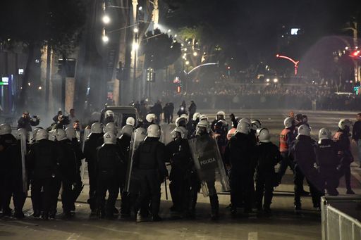 Shqipëri  tensione dhe përplasje në protestën e opozitës