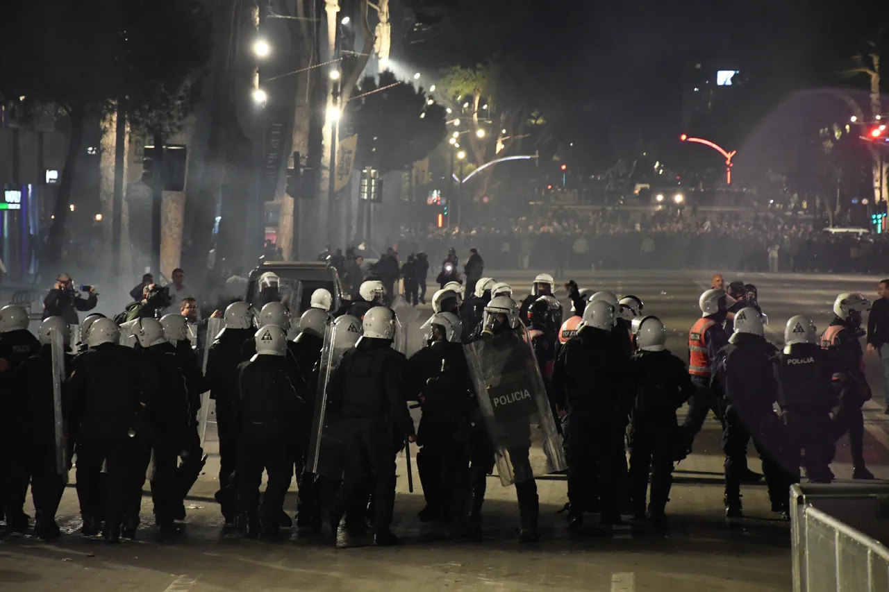 Shqipëri, tensione dhe përplasje në protestën e opozitës