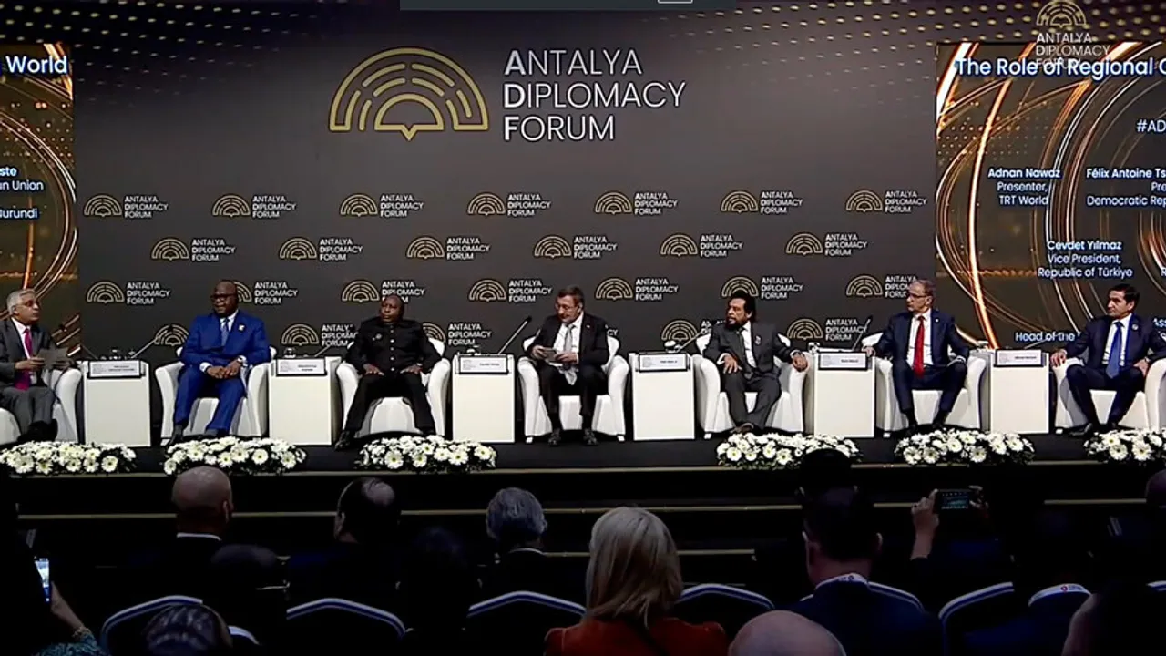 Premijer Srbije u Antaliji potvrdio opredijeljenost Srbije za EU put i neutralnost