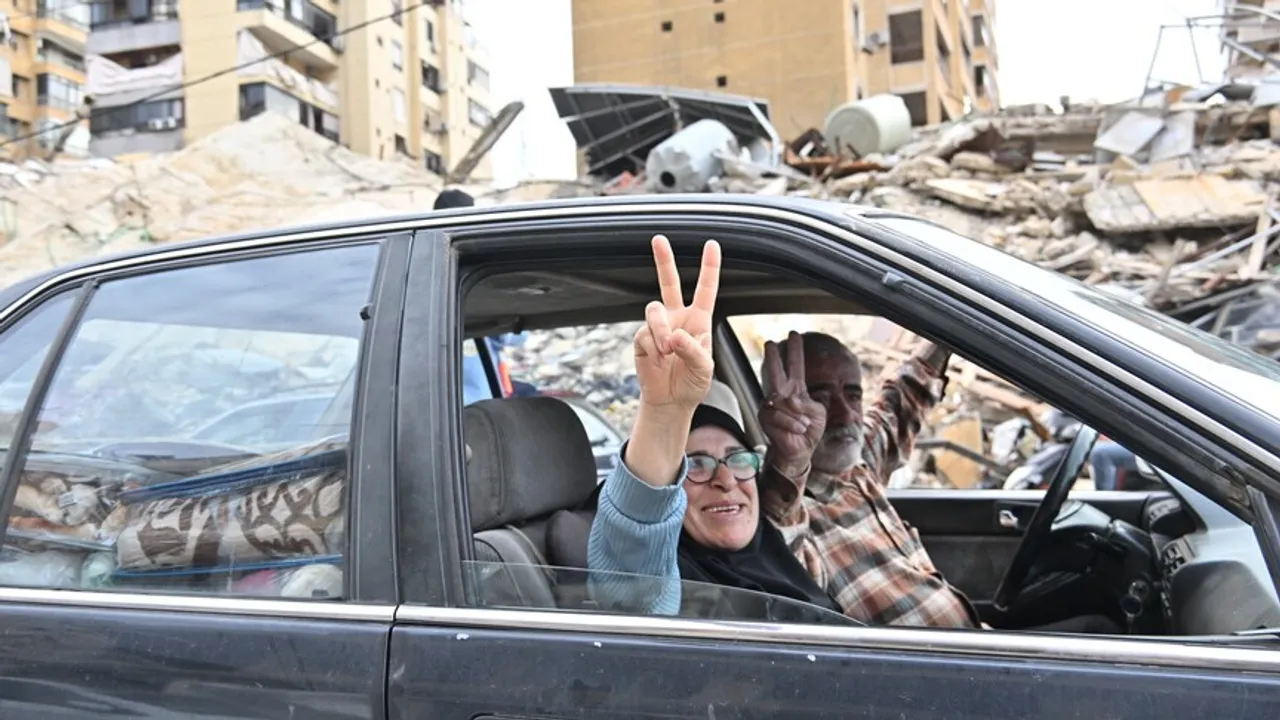 Desetine hiljada raseljenih Libanaca vraćaju se na jug i u južna predgrađa Bejruta nakon primirja