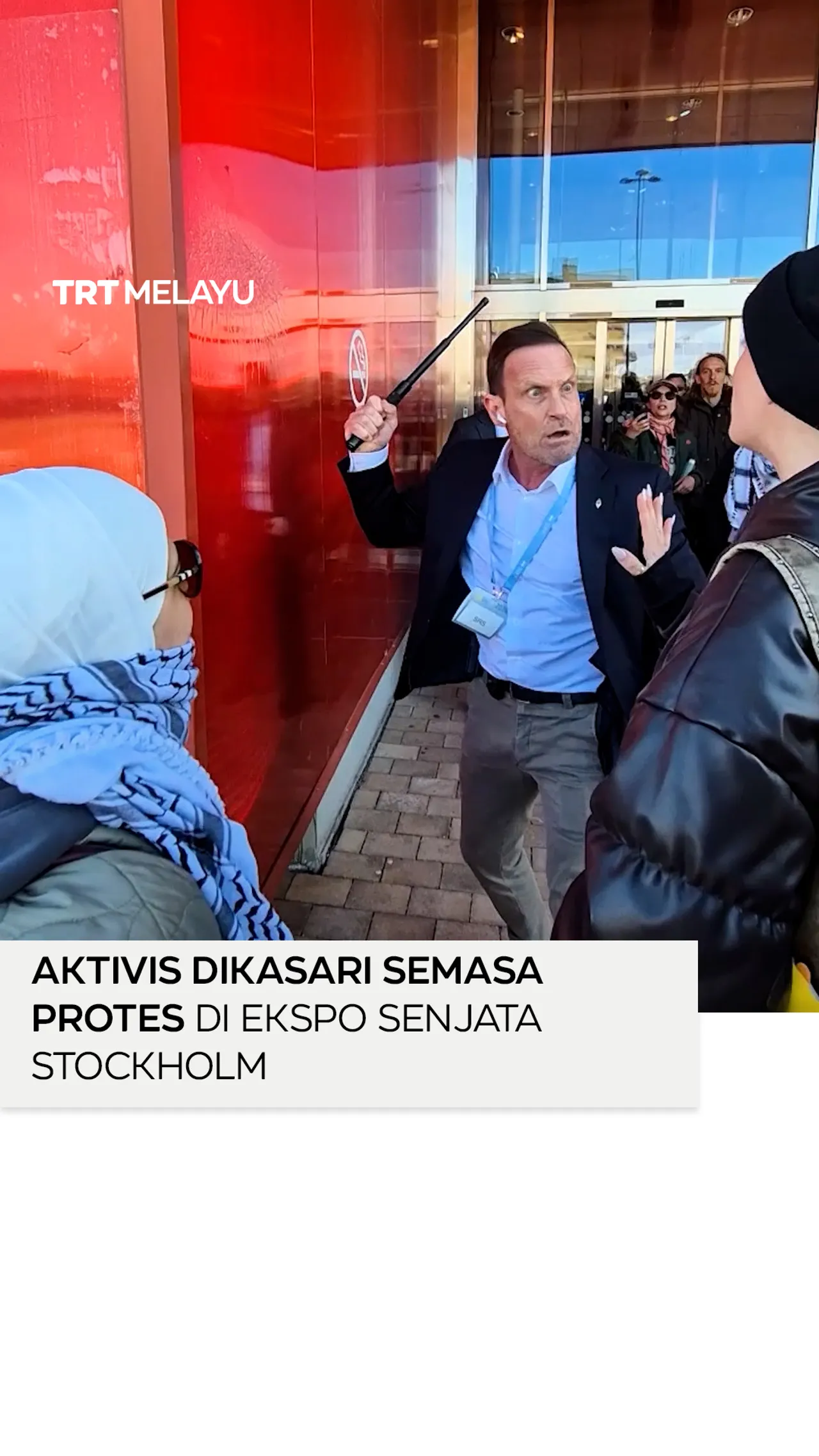 Aktivis dikasari semasa protes di ekspo senjata Stockholm
