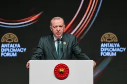ئانتاليا دىپلوماتىيە مۇنبىرىدىن ھاسىل بولغان ساۋاقلار: ياۋروپانىڭ تۈركىيەگە سەل قارىشى ئۆزىگە زىيان