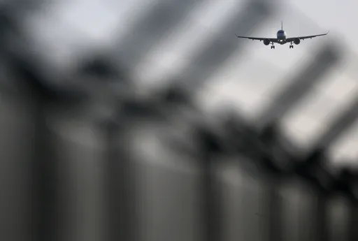 Minister-president roept om ondersteuning federale politie op luchthaven Brussel na steekincident