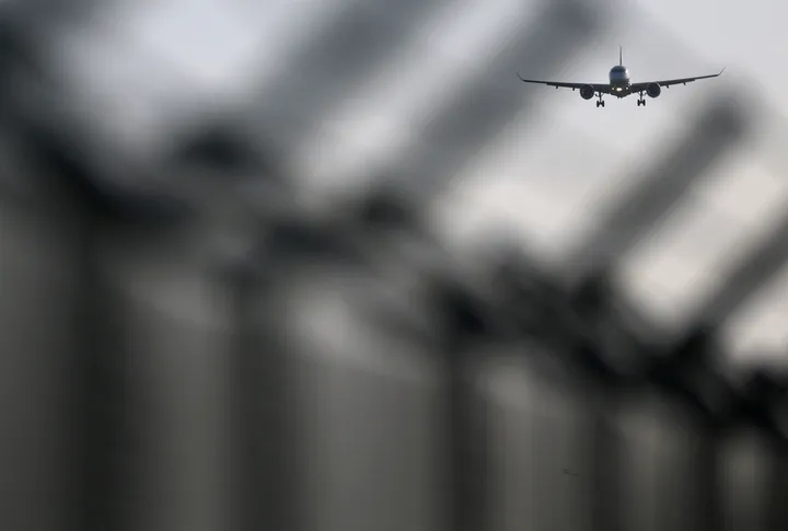 Minister-president roept om ondersteuning federale politie op luchthaven Brussel na steekincident