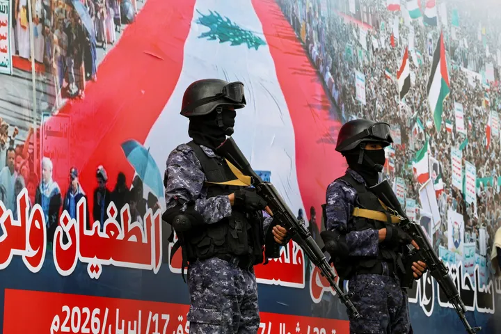 Yémen: les Houthis interdisent la mer Rouge aux navires israéliens
