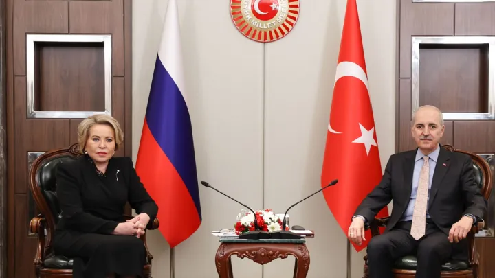 أنقرة ترفض العقوبات الأحادية المفروضة على موسكو وتؤكد انعكاسها سلباً على الشعب الروسي
