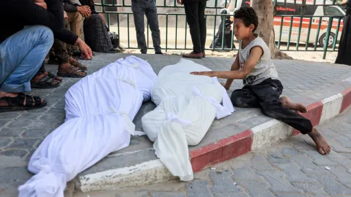 Israël tue deux frères à Gaza, des colons attaquent des maisons en Cisjordanie occupée