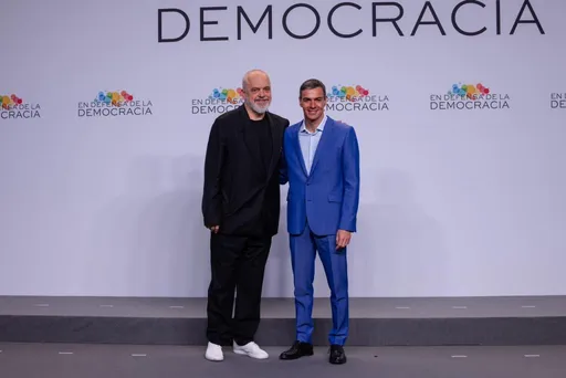 Rama në samitin “Në mbrojtje të demokracisë” në Spanjë, pritet nga Sanchez