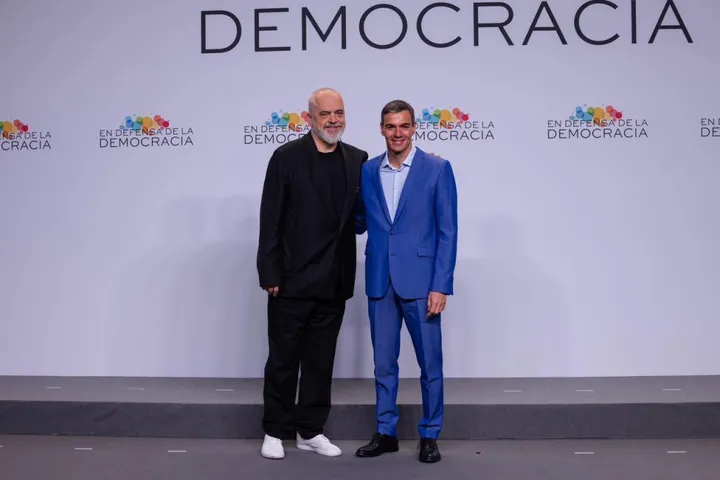 Rama në samitin “Në mbrojtje të demokracisë” në Spanjë, pritet nga Sanchez