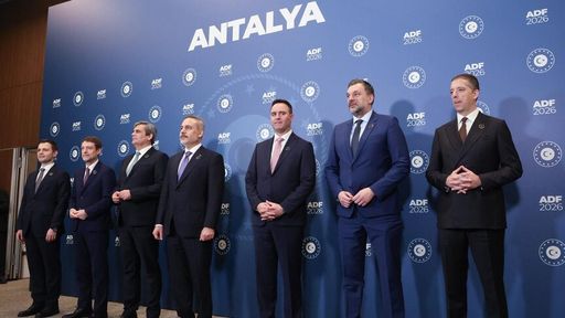 Ministri i Jashtëm turk priti takimin e Platformës së Paqes për Ballkanin në margjinat e ADF së