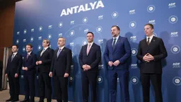 Ministri i Jashtëm turk priti takimin e Platformës së Paqes për Ballkanin në margjinat e ADF-së