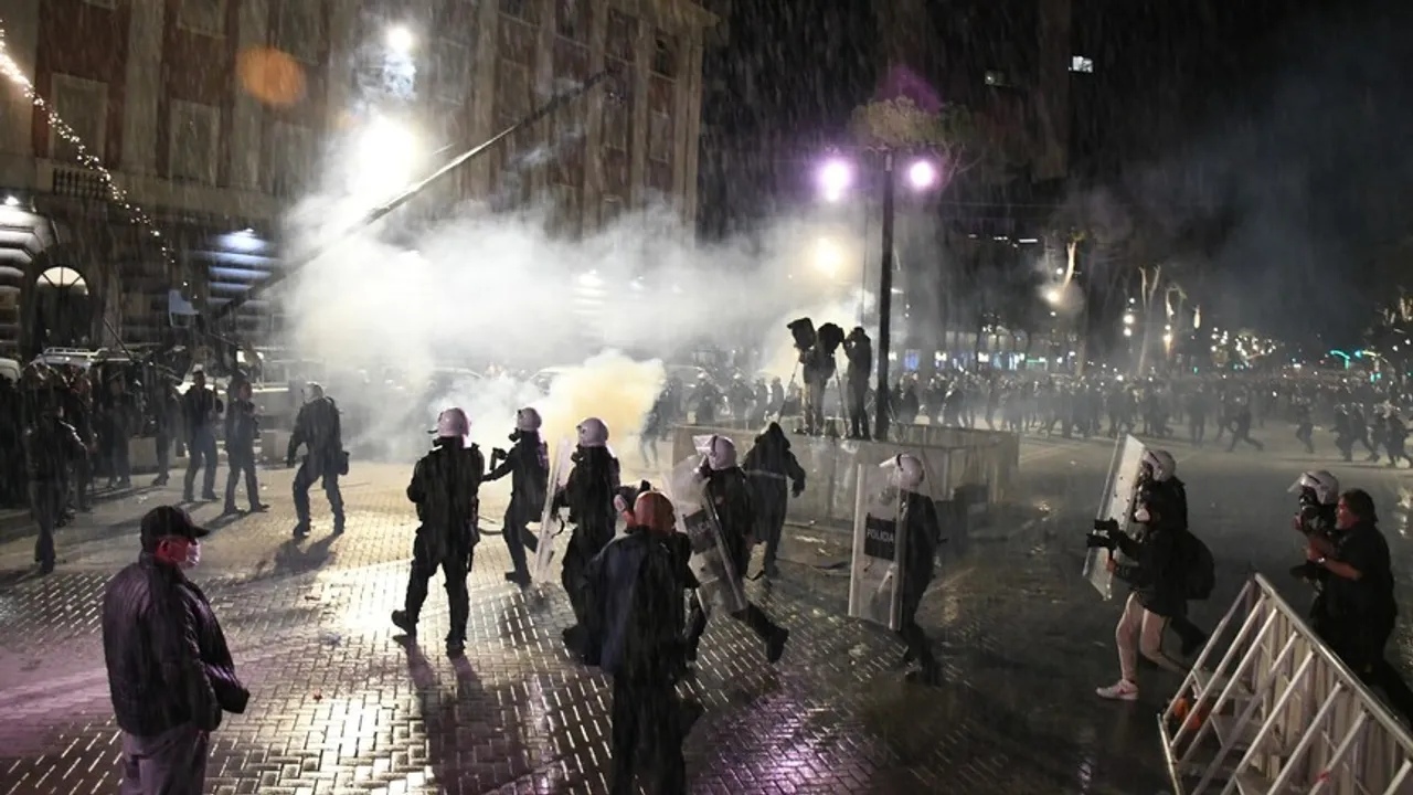 Sukobi u Tirani: Povrede i privođenja demonstranata na protestu protiv Rame