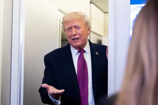 ترمب يلوّح بإنهاء وقف إطلاق النار مع إيران.. وطهران تحذر من إعادة إغلاق مضيق هرمز