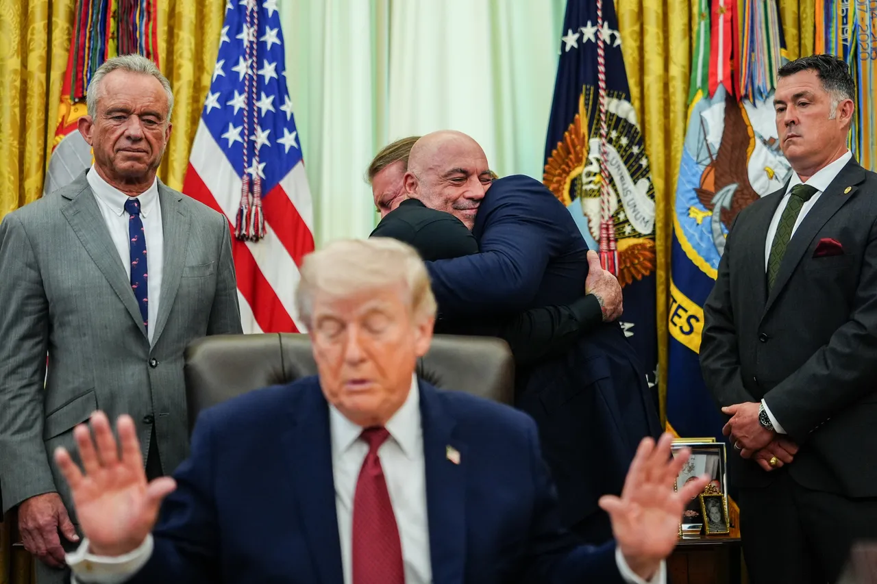 ټرمپ: له ایران سره 'ډېرې ښې' خبرې روانې دي، د هرمز په اړه یې د 'باج اخیستنې' پر وړاندې خبرداری ورکړ