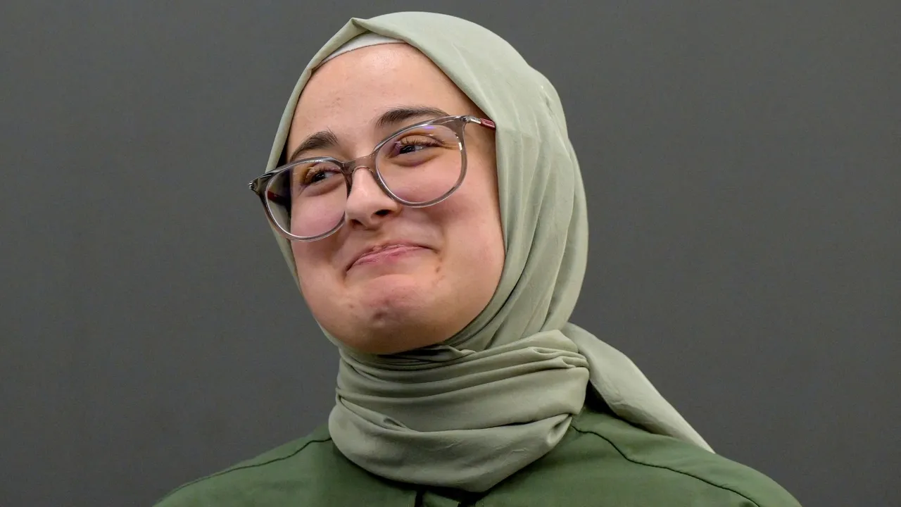 Rumeysa Ozturk, étudiante pro-palestinienne détenue par l’ICE l’an dernier, rentre en Türkiye