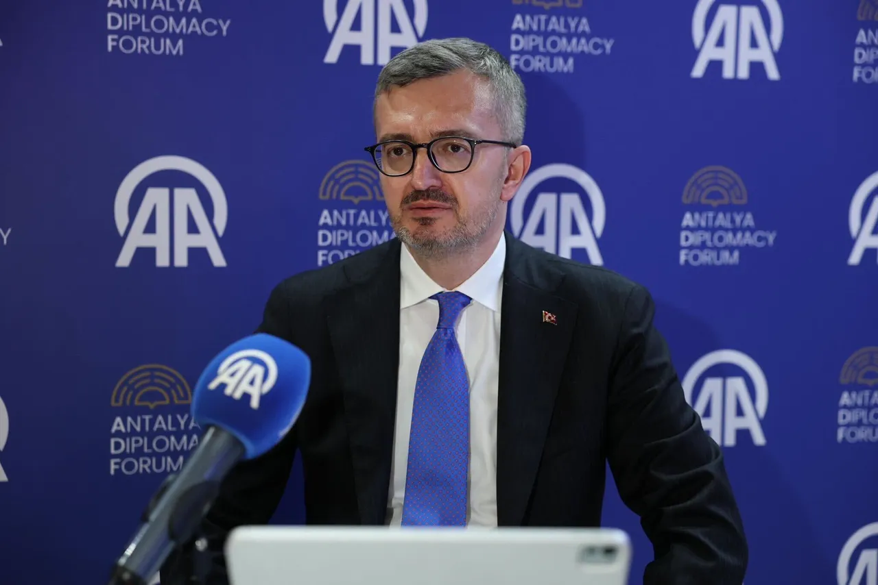 Duran: “Hoop voor de toekomst ligt in de oproep van Türkiye: ‘Laten we samen de wereld heropbouwen"