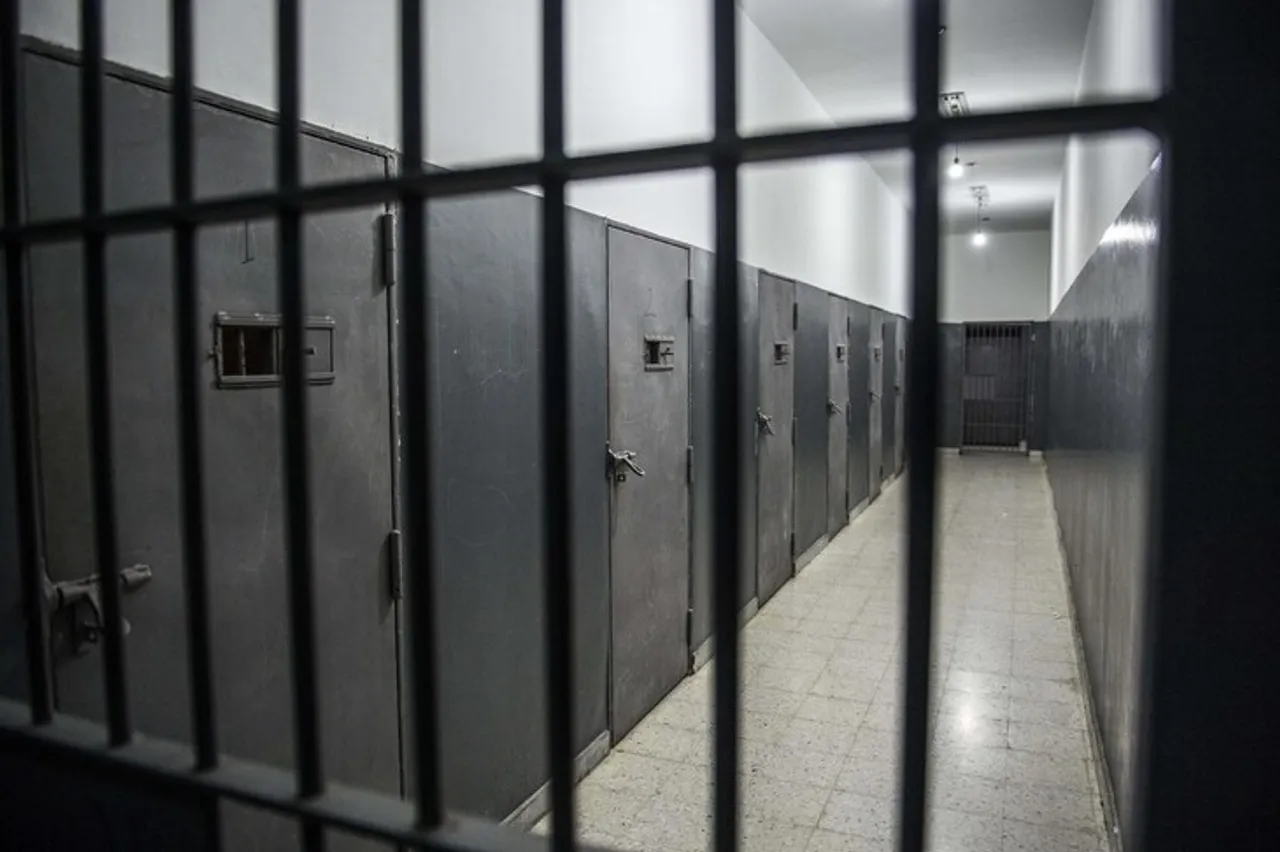 על פי דיווחים בעיתונות הישראלית, שני אנשי חיל האוויר הישראלי נעצרו ביום שישי בחשד לריגול לטובת איראן