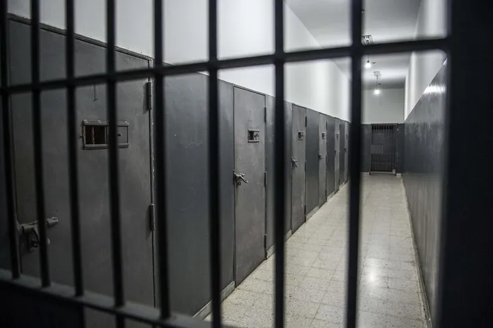 על פי דיווחים בעיתונות הישראלית, שני אנשי חיל האוויר הישראלי נעצרו ביום שישי בחשד לריגול לטובת איראן