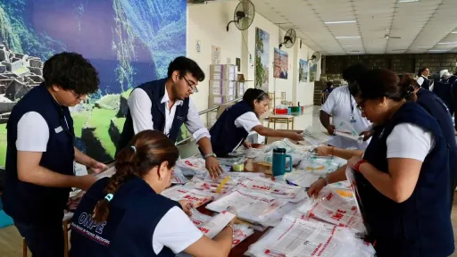 فوضى التصويت تؤخر حسم نتائج الانتخابات الرئاسية في بيرو