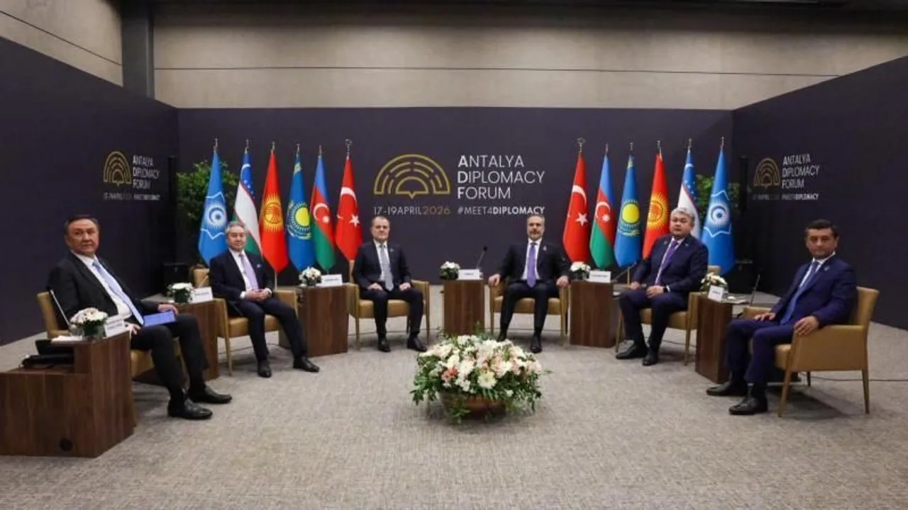 نشست غیررسمی وزیران امور خارجه سازمان دولت‌های ترک در حاشیه مجمع دیپلماسی آنتالیا