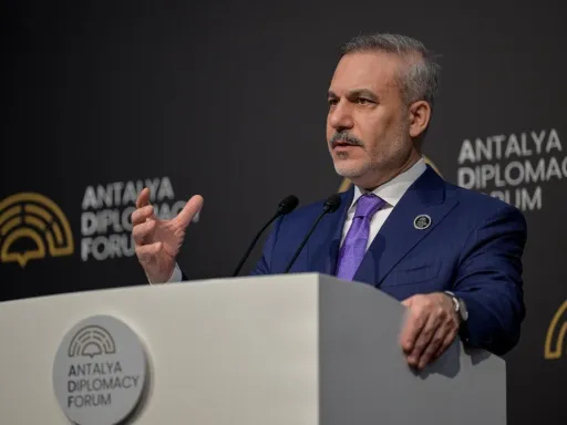 Fidan: Türkiye amplia o seu papel diplomático com o Fórum de Diplomacia de Antália a receber líderes