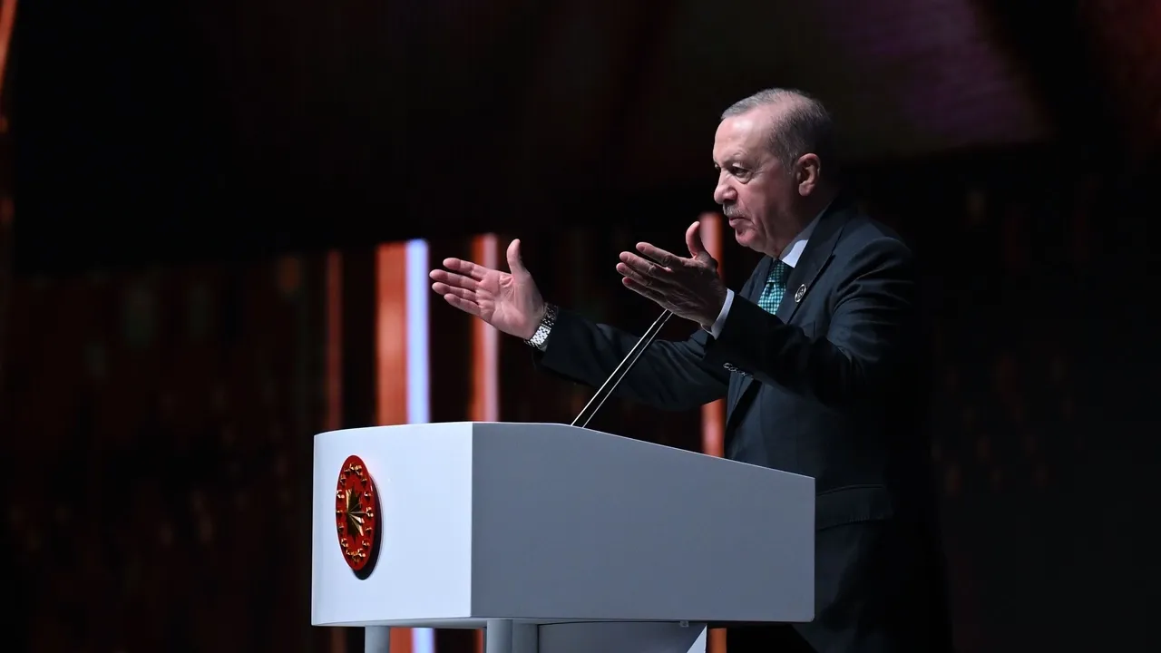 الرئيس أردوغان يجري لقاءات مكثفة في منتدى أنطاليا ويبحث ملفات إقليمية ودولية