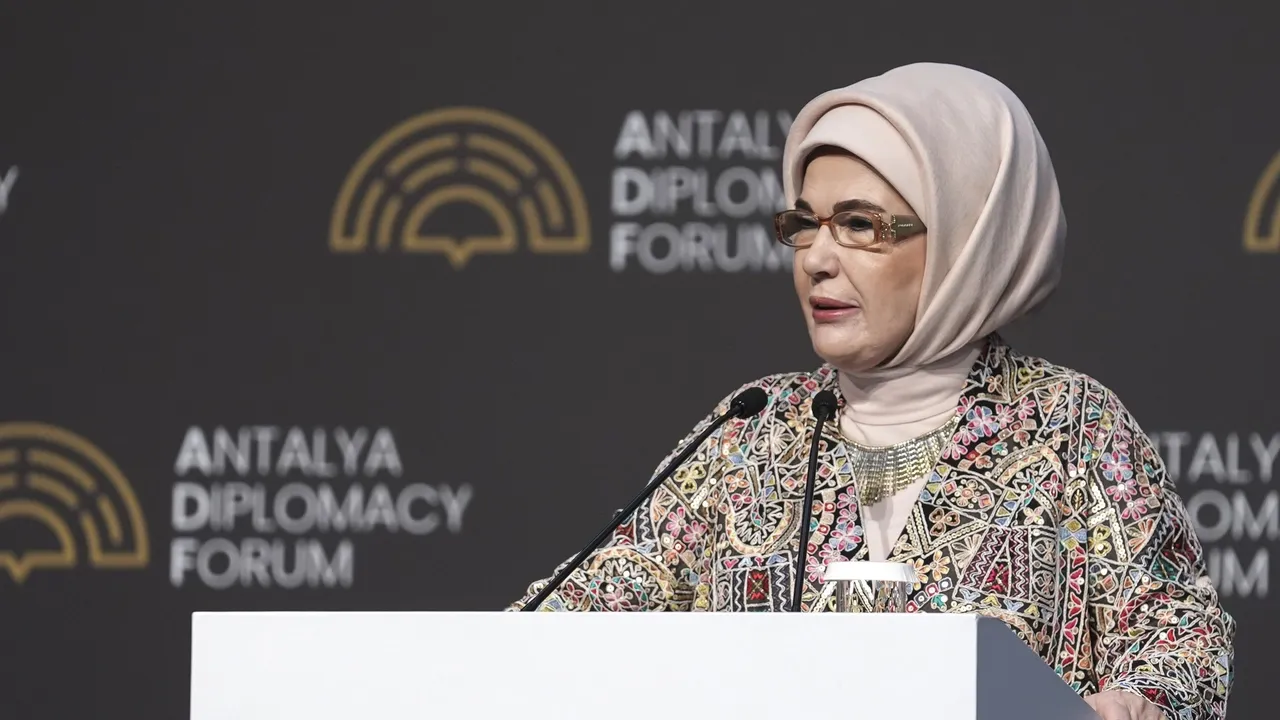 Primeira-dama participa no painel 'Um Coração para a Palestina' no Fórum de Diplomacia de Antália