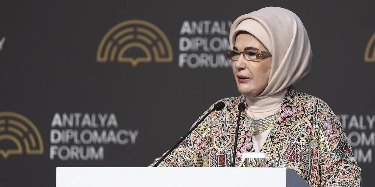 Primeira-dama participa no painel 'Um Coração para a Palestina' no Fórum de Diplomacia de Antália