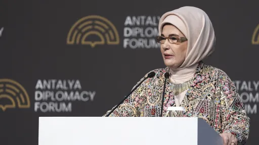 Türkiyənin birinci xanımı Antalya Diplomatiya Forumunda Fələstinə həsr olunmuş paneldə iştirak edib