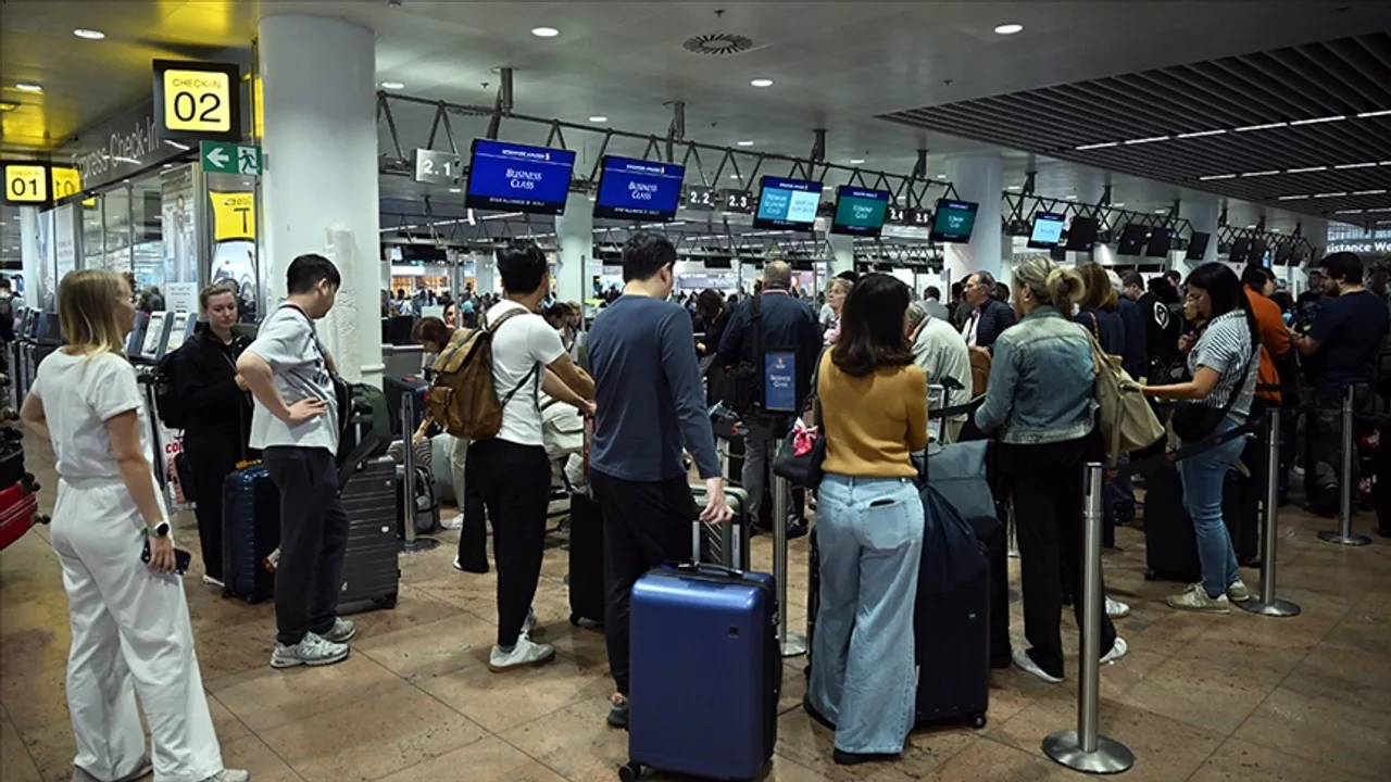 Ngadalësohet kontrolli në aeroportin e Brukselit për shkak të sistemit të ri të hyrje-daljes në BE