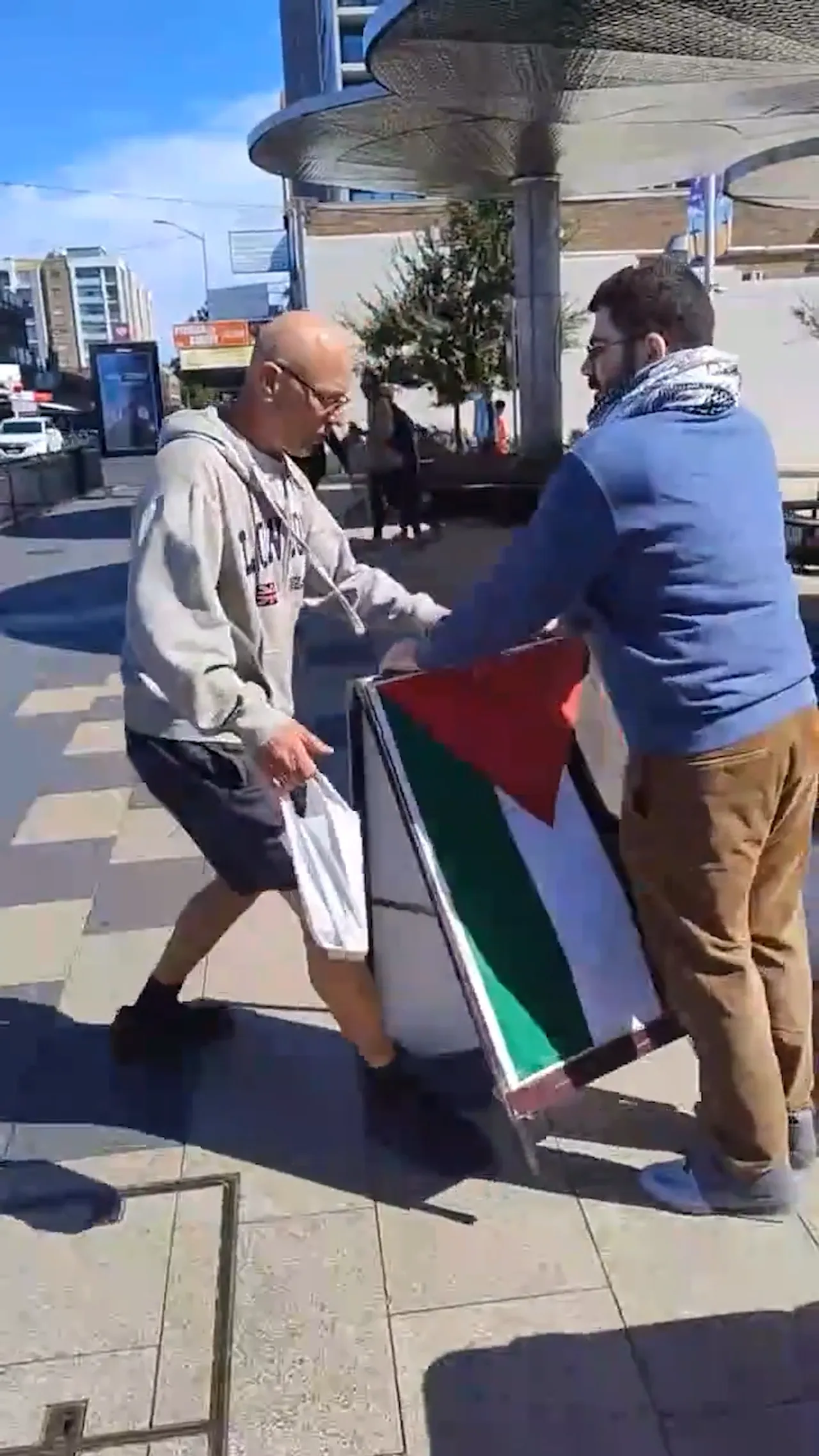 Mantan tentara Israel menyerang aktivis pro-Palestina