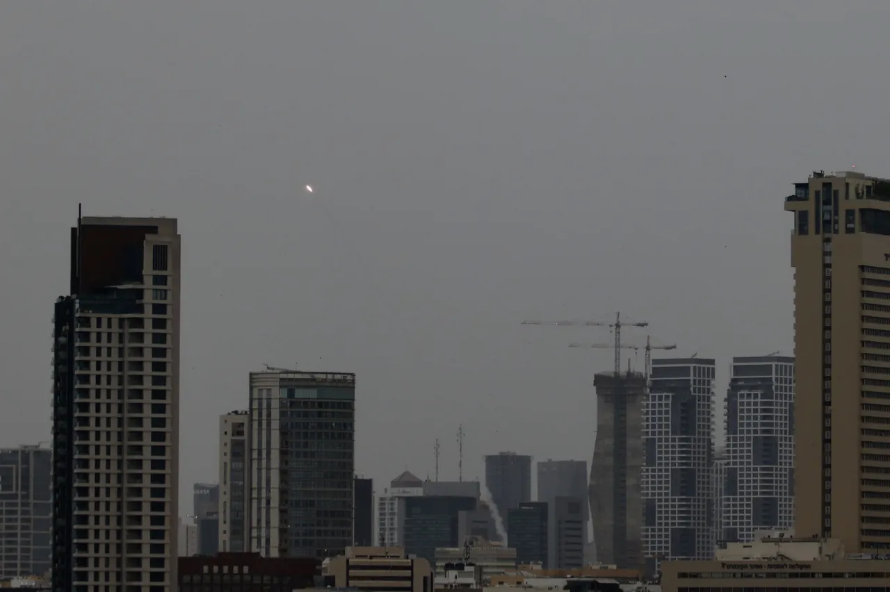 İran İzrailgä raketa höcümnäre oyıştırğan