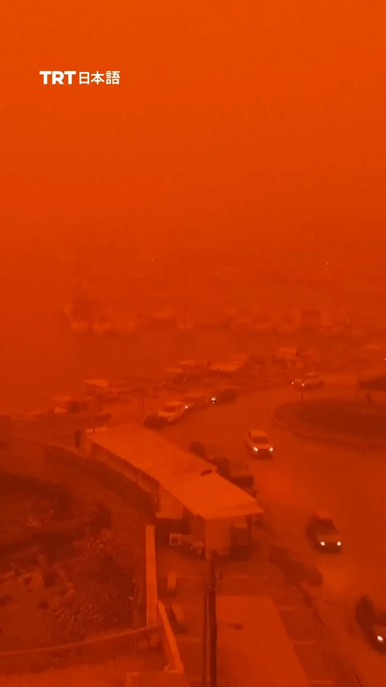 ギリシャのクレタ島、サハラ砂漠からのオレンジ色の砂塵に覆われる