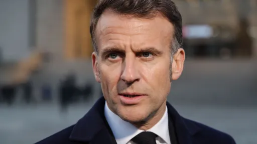 Макрон парирует нападки Трампа