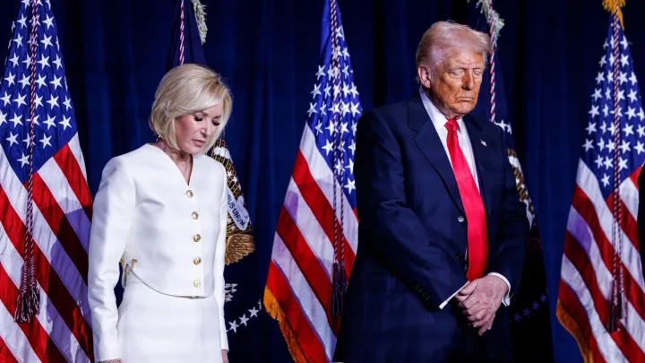 'Conselheira espiritual' de Trump recebe críticas depois de o comparar a Jesus Cristo