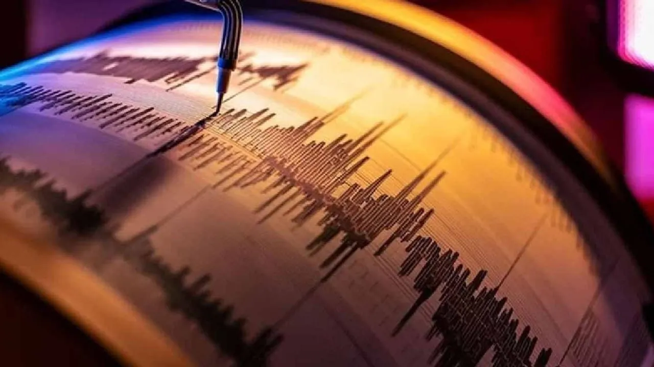 Alerta de tsunami emitido após terramo de magnitude 7.8 atingir o Mar de Molucas, perto da Indonésia
