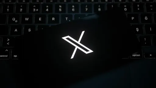 Rrjeti social amerikan X përballet me ndërprerje globale