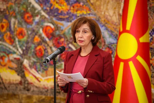 Сиљановска-Давкова: Со Радев ќе трагаме по ново решение за билатералниот спор