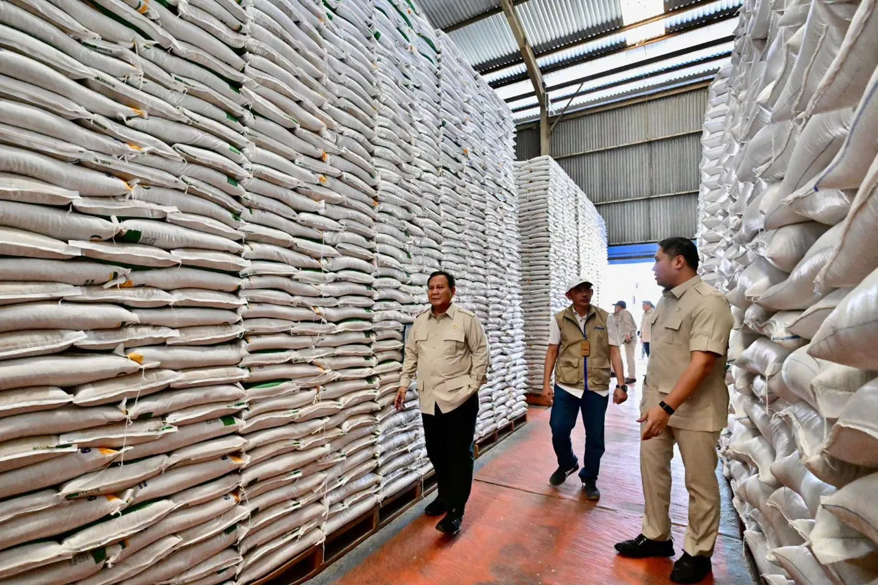 Pastikan ketahanan pangan, Presiden Prabowo lakukan inspeksi mendadak di gudang Bulog Magelang