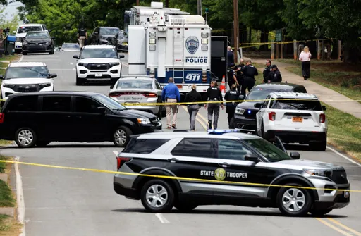 Двајца убиени и петмина ранети тинејџери во претсрелка во Северна Каролина