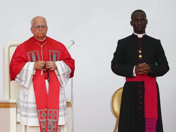 Papa Leão exorta Angola a superar as "divisões" durante uma missa a que assistiram 100 000 pessoas