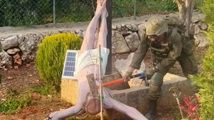 Sojan Isra’ila na shan suka bayan ya lalata mutum-mutumin Yesu a Lebanon