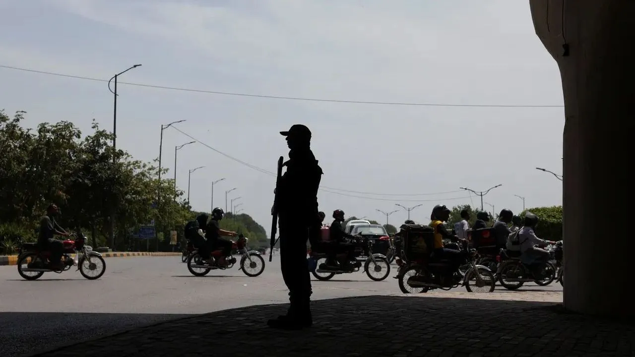 ترامپ: ونس و هیئت آمریکایی برای گفت‌وگو درباره ایران به‌زودی وارد اسلام‌آباد می‌شوند