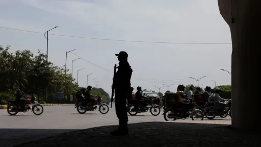 ترامپ: ونس و هیئت آمریکایی برای گفت‌وگو درباره ایران به‌زودی وارد اسلام‌آباد می‌شوند