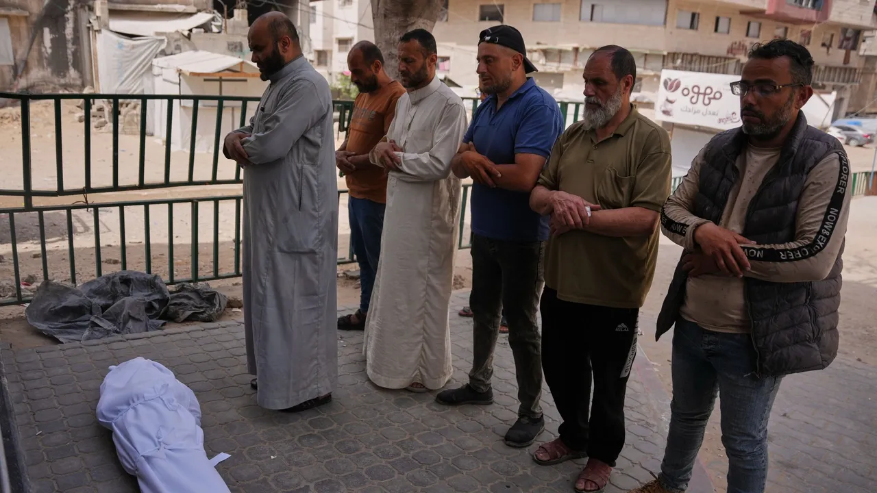 تداوم نقض آتش‌بس در غزه؛ حمله به چادرهای آوارگان و هدف‌گیری پهپادی در مرکز غزه