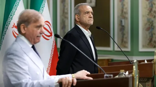 گفت‌وگوی تلفنی مسعود پزشکیان و شهباز شریف درباره آتش‌بس و مذاکرات اسلام‌آباد