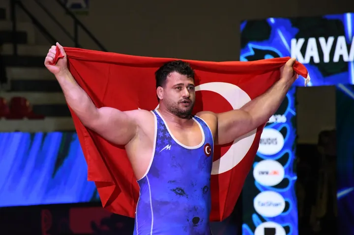 Mundësi turk Riza Kayaalp fiton medaljen e artë në Kampionatin Evropian të Mundjes