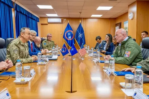 Komandanti i KFOR-it pret ambasadorin amerikan në NATO, diskutojnë për sigurinë në Kosovë