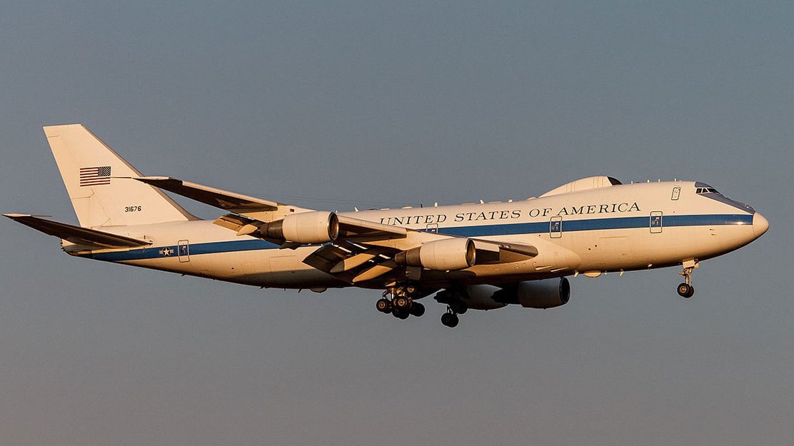 Mchina akamatwa akiwa anapiga picha ndege za kijeshi za Marekani