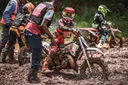 Adrénaline, passion... Nairobi vibre au rythme du motocross est-africain